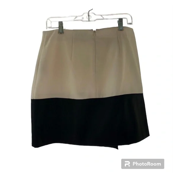Vince Camuto wrap style short skirt cream black size 6 - Picture 2 of 4